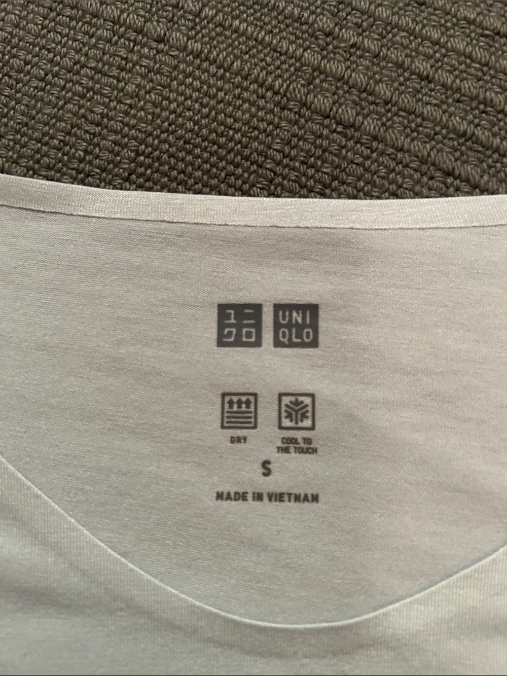 Women’s V-Neck Relaxed Tee in Light Blue/Gray - UNIQLO - Picture 2 of 4